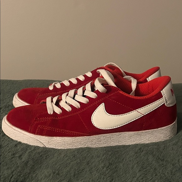Nike Red and White Casual Sneakers - Picture 3 of 4